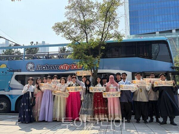 국립인천대학교 생활원이 인천시 마이스관광과 및 인천관광공사와 협력하여 우리나라 대표 명절 추석을 맞아 본국에 귀국하지 못하는 외국인 유학생들을 위해 ‘외국에서 만난 나의 두 번째 고향, 인천 한가위’프로그램을 마련했다.