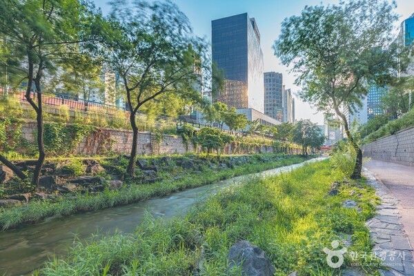 청계천&nbsp;/사진제공-한국관광공사