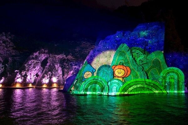 도동항 미디어파사드 시연 행사 모습(사진제공=울릉군청)