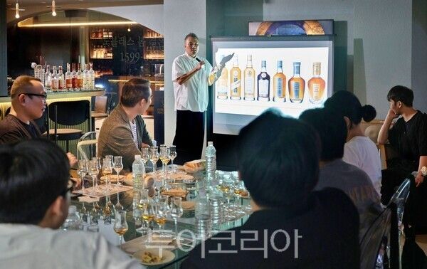신라면세점이 위스키 ‘고든앤맥패일’ 단독 입점을 기념해 VIP 고객을 대상으로 ‘고든앤맥페일 시음회’를 진행했다./사진-신라면세점
