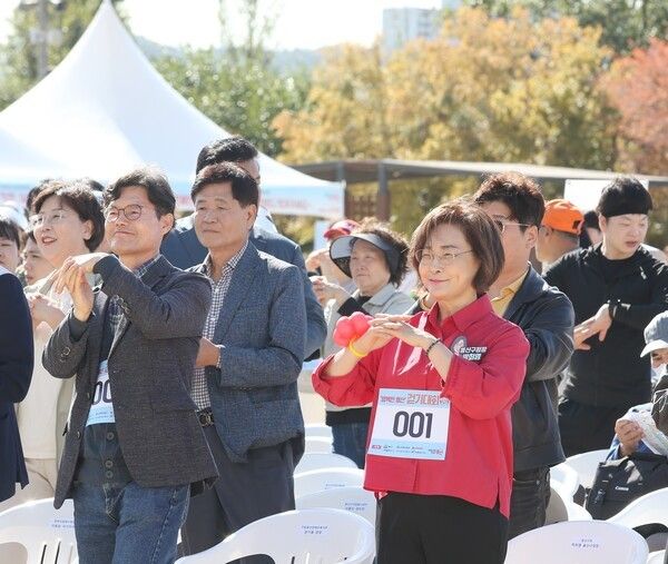 박희영 용산구청장 2025년 용산구 장애인.비장애인이 함께하는 행복한 용산 걷기대회 참석 모습(사진제공=용산구청)