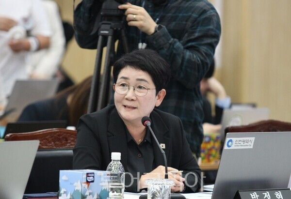 더불어민주당 박정현 의원이 20일 인천광역시청 본관 회의실에서 열린 인천광역시와 인천경찰청 국정감사에서 질의를 하고 있다.&nbsp;2025.10.20. / 투어코리아 이창호 기자