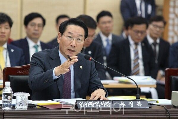 국회 행정안전위원회가 20일 오전 인천시청 본관 회의실에서 인천광역시를 대상으로 개최한 국정감사에서 유정복 시장이 질의에 답변하고 있다.&nbsp;2025.10.20. / 투어코리아 이창호 기자