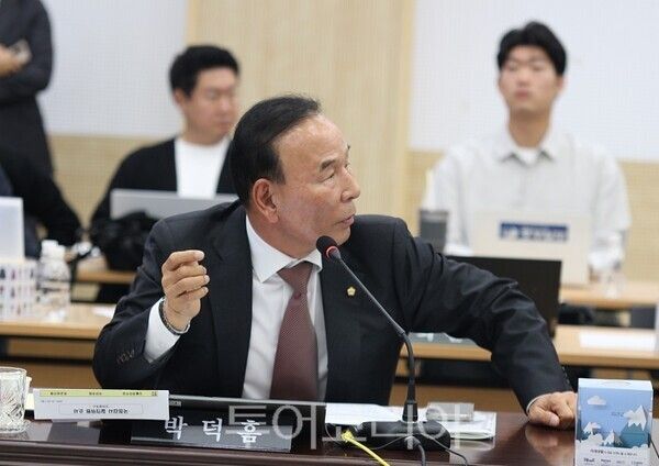 국회 행정안전위원회가 20일 오전 인천시청 본관 회의실에서 인천광역시를 대상으로 개최한 국정감사에서 박덕흠 의원이 질의를 하고 있다.&nbsp;2025.10.20. / 투어코리아 이창호 기자