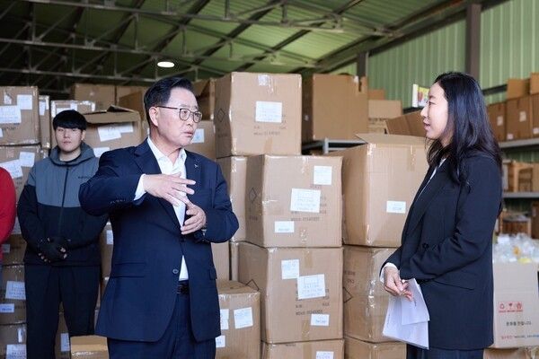 강수현 양주시장 백석읍 관내 중소기업 방문 모습(사진제공=강수현페이스북)