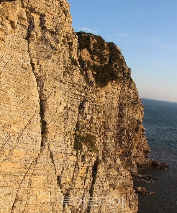 서풍받이' 절벽 전경.&nbsp;2025.10.22. / 투어코리아 이창호 기자​