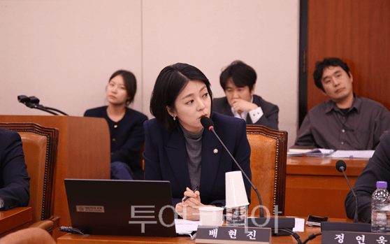 배현진 의원이 23일 국정감사에서 질의를 하고 있다.