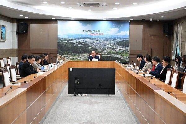 박형덕 동두천시장 동두천아파트연합회 간담회 진행 모습(사진제공=박형덕페이스북)