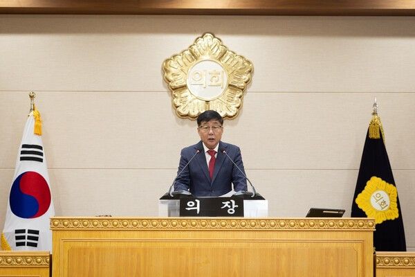 양주시의회 윤창철 의장 제381회 임시회 진행 모습(사진제공=양주시의회)