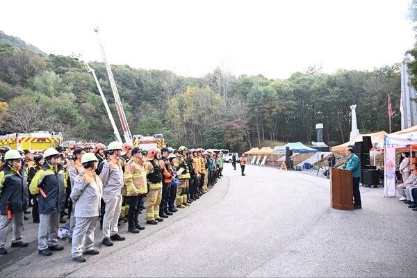 박형덕 동두천시장 2025 재난대응 안전훈련 현장 방문 인사말 모습(사진제공=박형덕페이스북)