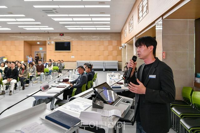 29일 2026년 신규시책 발굴대회에서 시책을 기획자가&nbsp; 정책의 취지와 기대효과를 발표하고 있다/사진=영주시