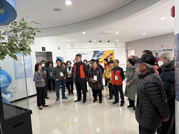 서면 지역사회보장협의체 특화사업 행복나들이 모습(사진제공=울릉군청)