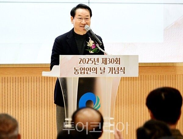 유정복 인천광역시장이 11일 계양구 농업기술센터에서 열린 '2025년 제30회 농업인의 날 기념식'에서 격려사를 하고 있다.