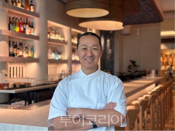 레스토랑&nbsp;세라(SERA)의&nbsp;총괄&nbsp;셰프,&nbsp;제레미&nbsp;시게카네&nbsp;(Jeremy&nbsp;Shigekane)