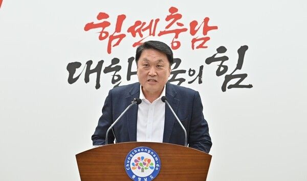 ▲안호 충남도 산업경제실장이 12일, 민선8기 힘쎈충남이 대한민국 K-디스플레이 산업의 미래 경쟁력을 책임질 ‘첨단 디스플레이 국가연구플랫폼’ 아산시 유치에 대해 언론브리핑을 하고 있다. /사진-충남도