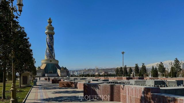 "사진05_이식쿨 호수 ⓒ Igor Tverdovskiy on Unsplash.jpg" "사진07_두샨베 ⓒ KIRILL TALALAEV on Unsplash.jpg"