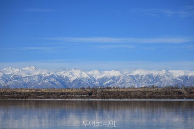 "사진05_이식쿨 호수 ⓒ Igor Tverdovskiy on Unsplash.jpg" "사진07_두샨베 ⓒ KIRILL TALALAEV on Unsplash.jpg"