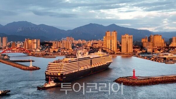속초항 입항하는 웨스테르담호/사진=속초시