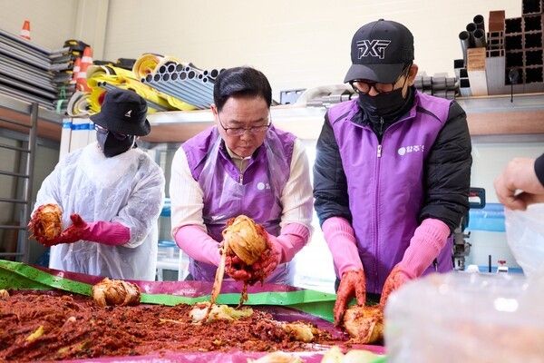 강수현 양주시장 김장나눔 봉사 참석 모습(사진제공=강수현페이스북)