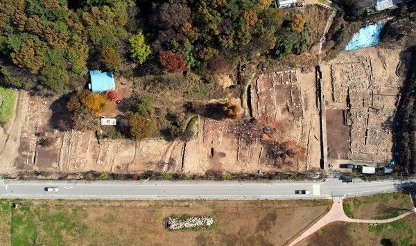 ▲제12차 정밀 발굴 조사가 진행된 서산 보원사지 동남쪽 일원 전경 모습. /사진-서산시