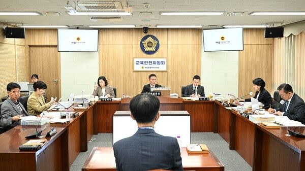 ▲사진설명 1=세종시의회 교육안전위원회는 지난 14일 제1차 회의를 열고 조례안 9건과 시민안전실, 소방본부 소관 제3차 추가경정예산안을 심사하고 있다. /사진-세종시의회