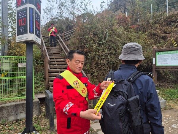 황덕상 양주시 산림과장 산불예방 캠페인 모습(사진제공=양주시청)