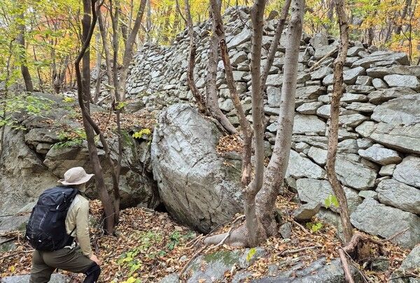 ▲계룡산국립공원 일원에 위치한 계룡산성 모습. /사진-계룡산국립공원사무소
