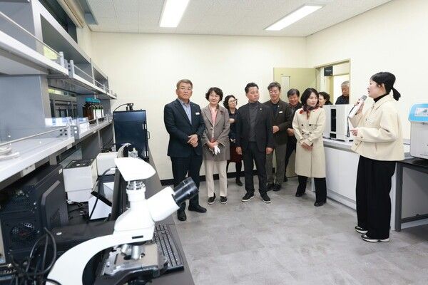 김학동 예천군수 경북 꿀벌지원 육성 품종증식장 개소식 참석 모습(사진제공=예천군청)