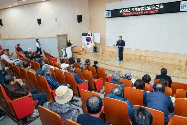 울릉군의회 이상식 의장 2026년 새해농업인 실용교육 참석 인사말 모습(사진제공=울릉군의회)