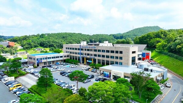 ▲청양군이 내년도 예산안을 총 5천 678억원 규모로 편성해 지난 19일 군의회에 제출했다(청양군 청사 전경). /사진-청양군