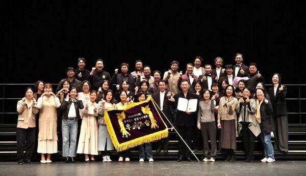 ▲제51회 충청남도합창경연대회 시상 단체 기념촬영 모습. /사진-예산군