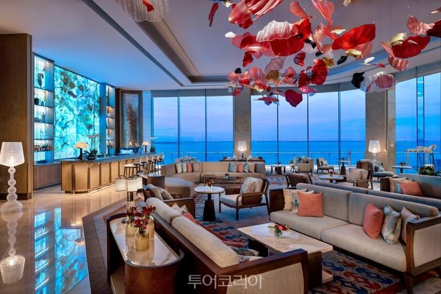 필리핀 감성 디자인 반영한 라운지/사진-필리 호텔 누스타 세부(Fili Hotel NUSTAR Cebu) 제공