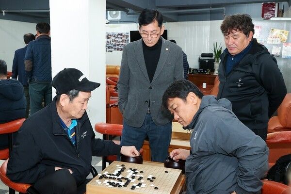 울릉군의회 최병호 의원 제20회 울릉군수배 바둑대회 참석 모습(사진제공=울릉군의회)