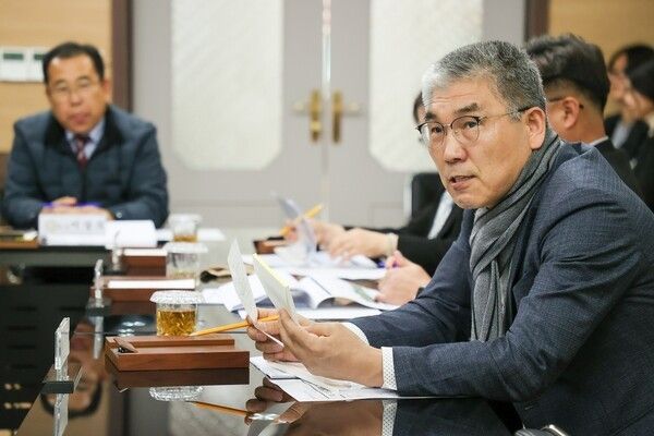 울릉군의회 공경식 의원 질의 모습(사진제공=울릉군의회)