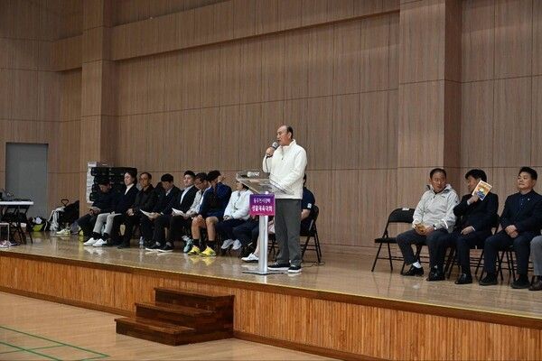 박형덕 동두천시장 제28회 동두천시장배 생활체육 탁구대회 참석 인사말 모습(사진제공=박형덕페이스북)