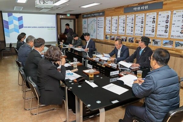 울릉군의회 집행부 보고회 모습(사진제공=울릉군의회)