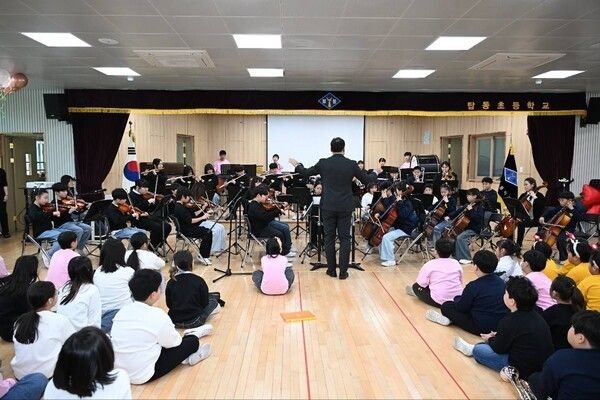 탑동초 작은음악회 (사진제공=박형덕페이스북)