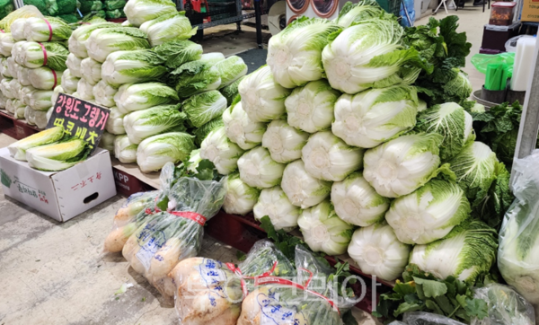 판매 중인 김장 재료(남촌농산물도매시장)