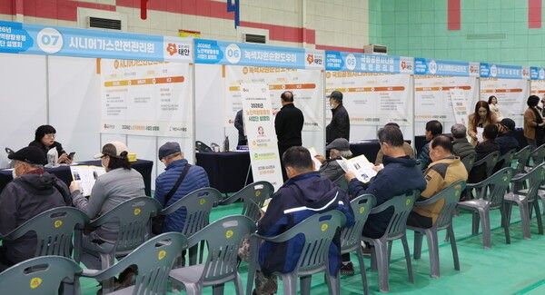 ▲지난 21일 태안군민체육관에서 진행된 ‘2026년 노인역량활용형 사업단 설명회’ 모습. /사진-태안군