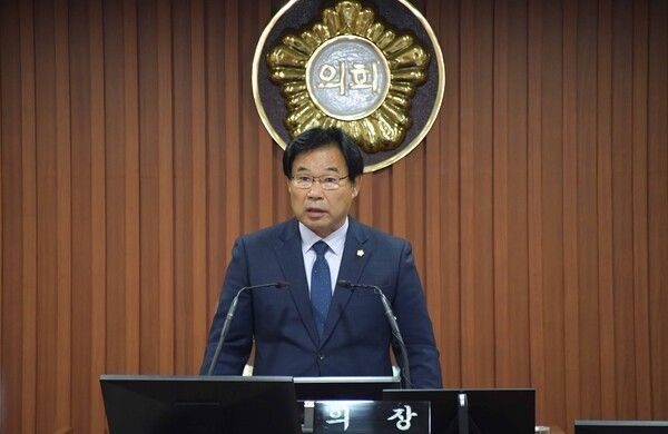 ▲24일 조용훈 논산시의회 의장이 제268회 제2차 정례회를 개회하고 있다. /사진-논산시의회