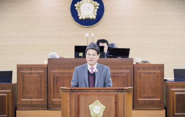 ▲김돈곤 청양군수가 25일 오전 10시 군의회에서 열린 시정연설을 통해 내년도 군정 방향과 예산안을 설명하고 있다. /사진-청양군