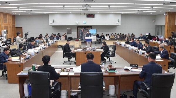 ▲지난 25일 열린 논산시의회 ‘2025 행정사무감사장’모습. /사진-논산시의회