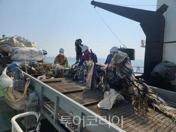 부유쓰레기 수거 사진