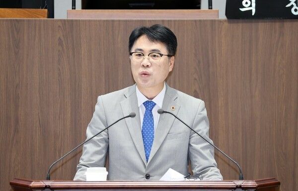 ▲정병인(천안8·더불어민주당) 충남도의회 의원이 지난 5일 열린 제362회 정례회 제1차 본회의 5분 발언을 통해, 충남의 아동학대 대응 체계를 실질적으로 강화해야 한다고 강조하고 있다. /사진-충남도의회