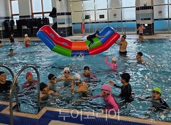 스포츠센터 가족 물놀이장 /투어코리아뉴스 김경남 기자