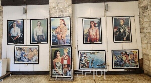 산페르도 요새 내 갤러리. 마젤란 시대의 역사적 인물들을 살펴볼 수 있다./사진-투어코리아