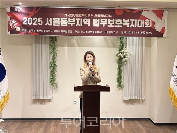 축사하는 시의원 아이수루 부위원장