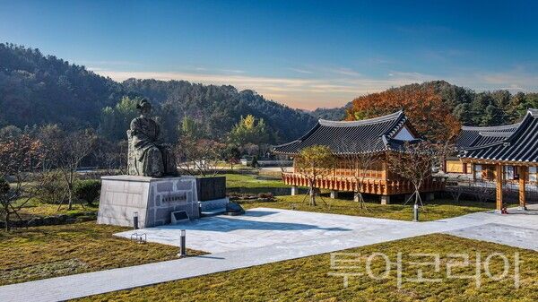 ▲면암 최익현 동상 및 기념관 전경 모습. /사진-청양군