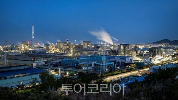 고려아연 온산제련소 야간 전경/투어코리아뉴스 김경남 기자