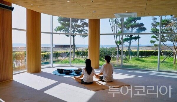 ▲웰니스 프로그램 명상 체험 모습. /사진-태안군